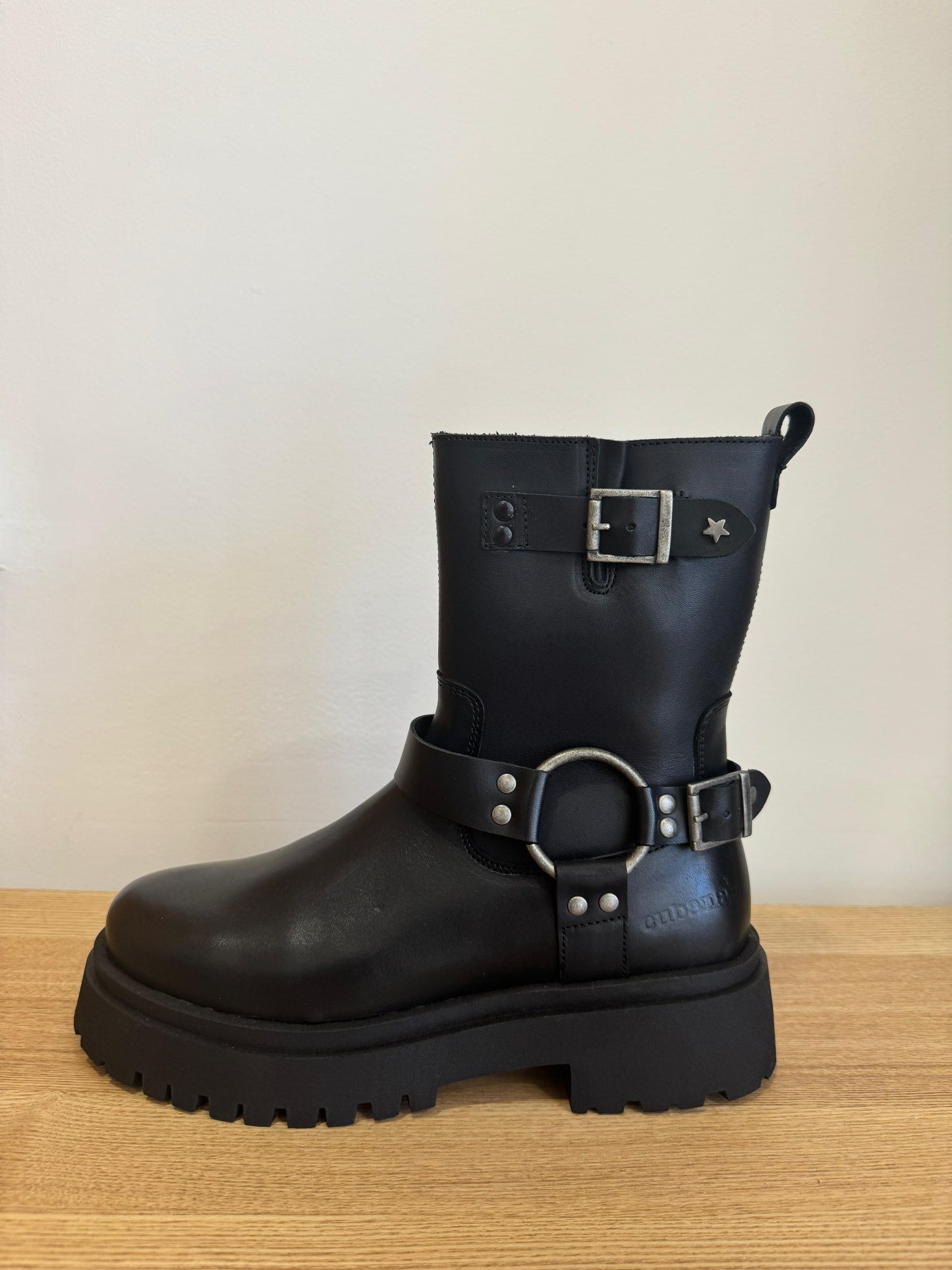 Bota NUT120 - Black