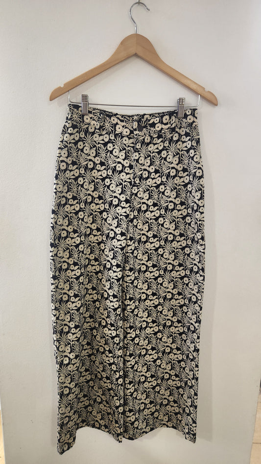 Calças com estampado de flores